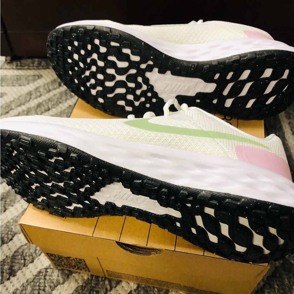 NEW NIKE RUNNING - Picture 6 of 6